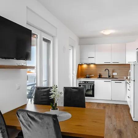 With Parking Space - 24111 ויר