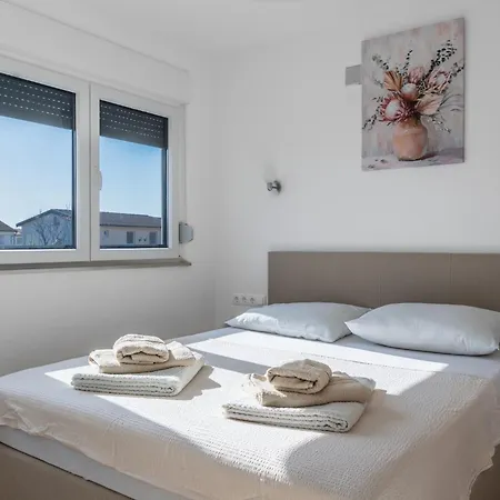 With Parking Space - 24111 דירה *