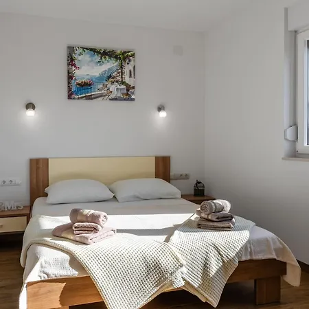 דירה With Parking Space - 24111 ויר