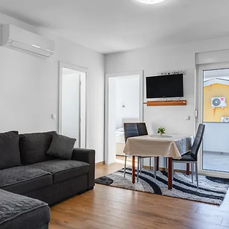 With Parking Space - 24111 דירה *