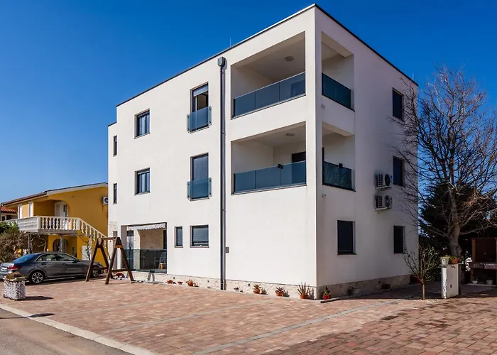 With Parking Space - 24111 Appartamento Vir