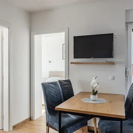 With Parking Space - 24111 Apartment *
